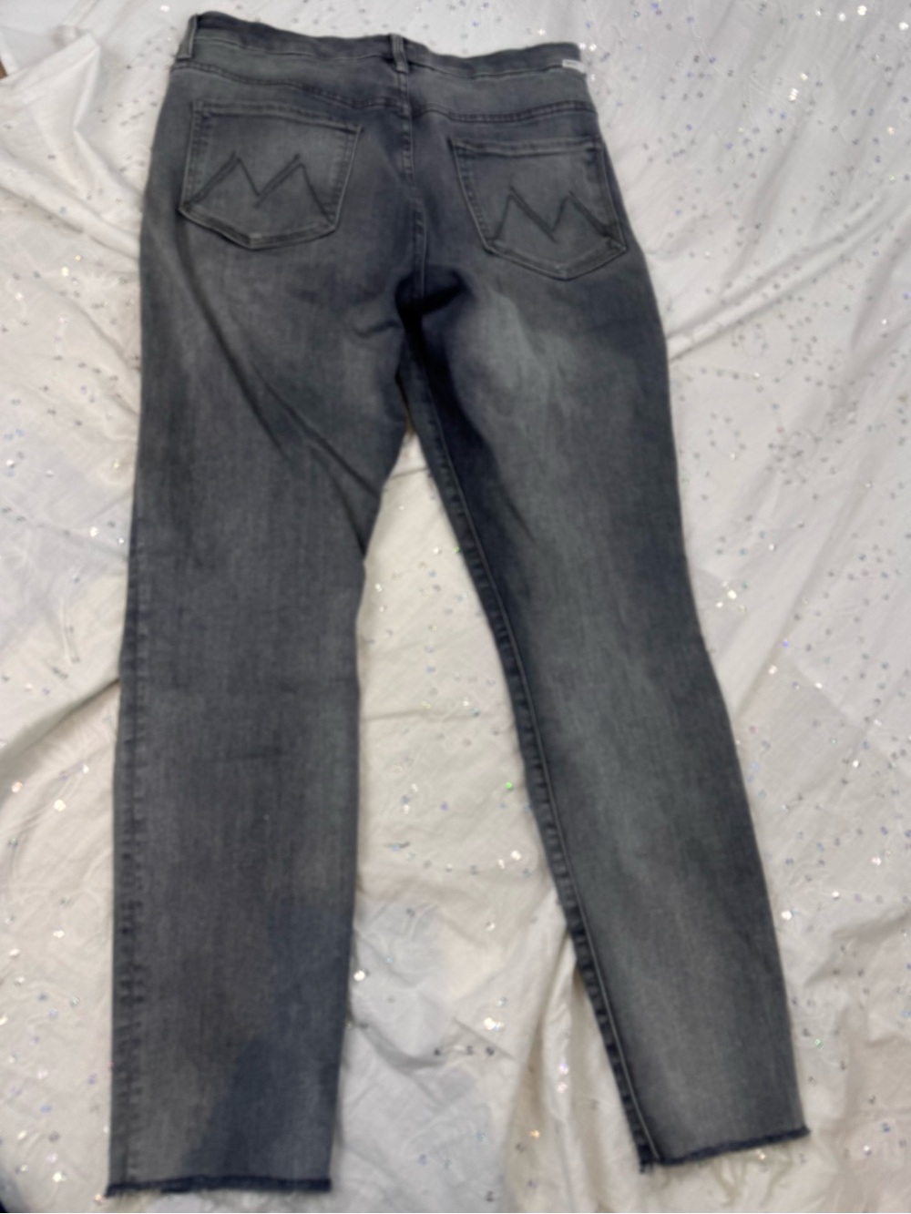 MOTHER High Waister “Looker Ankle Fray” in Huntress Washed Gray-Black Size 31 - Picture 2 of 9